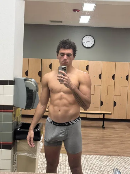 24, Bi, Big meat inside